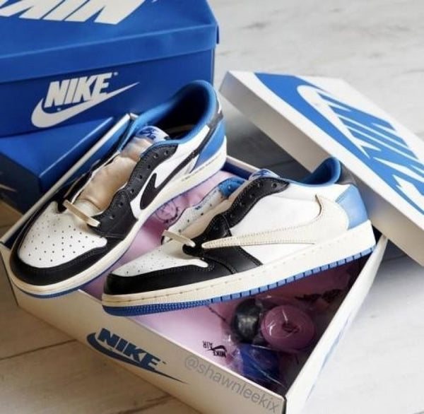 AIR JORDAN RETRO 1 TRAVIS SCOTT FRAGMENT LOW SEMI UA (FIX)