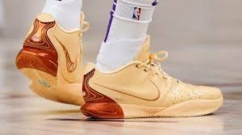 LEBRON 21 DRAGON PEARL