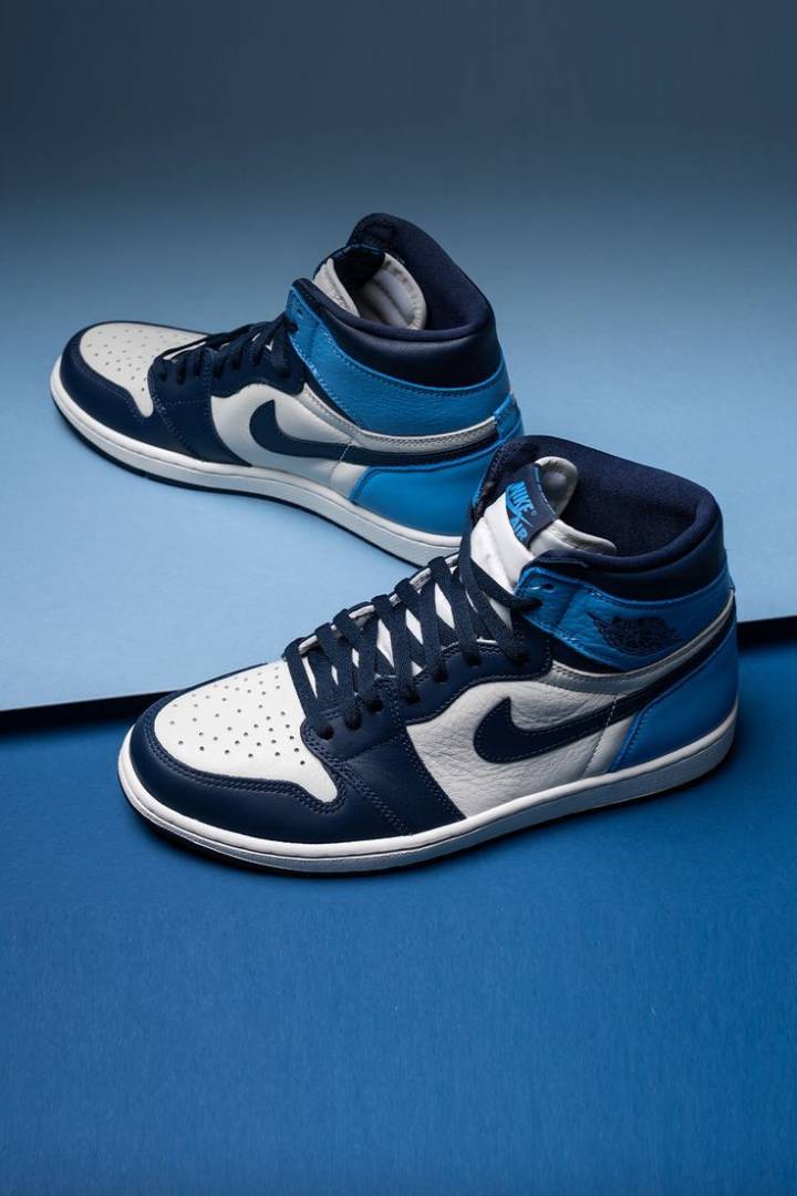 Air Jordan 1 Retro High OG Obsidian
