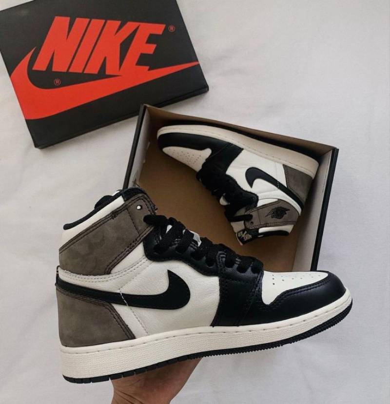 Air Jordan 1 Retro High OG Dark Mocha