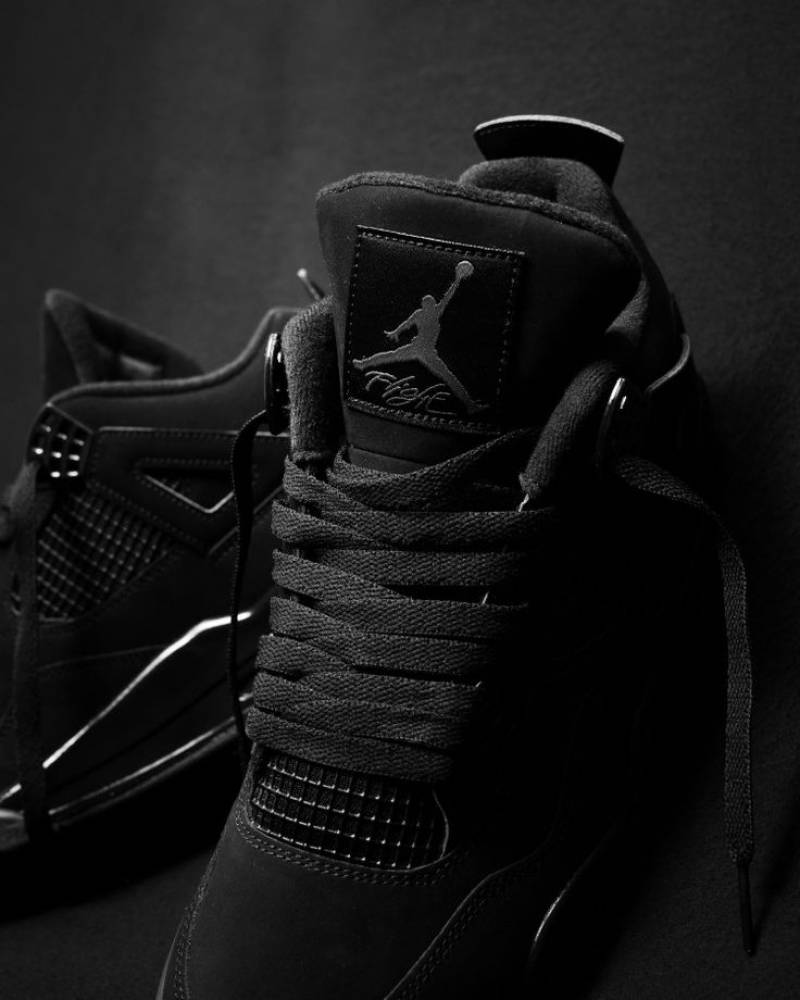 Air Jordan 4 Retro Black Cat 2025