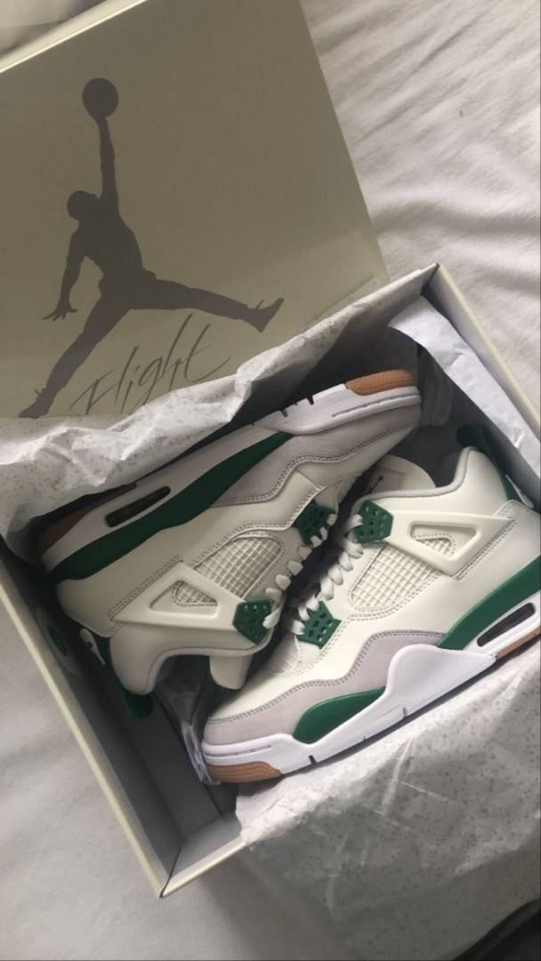 SB x Air Jordan 4 Retro SP Pine Green Secondary image