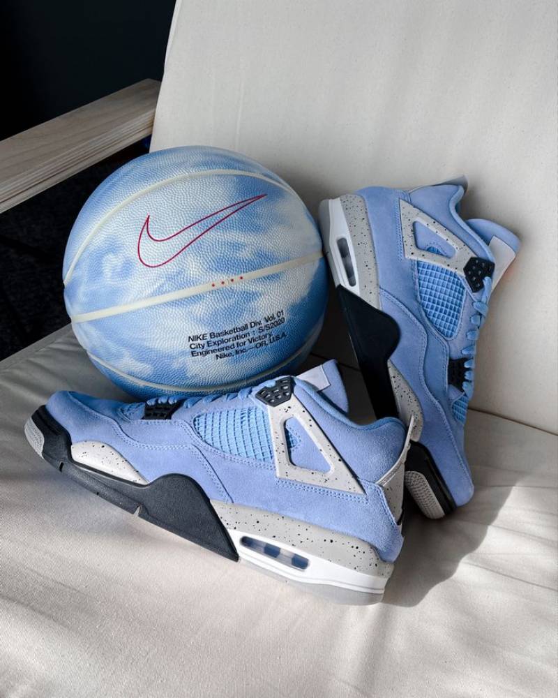 Air Jordan 4 Retro University Blue