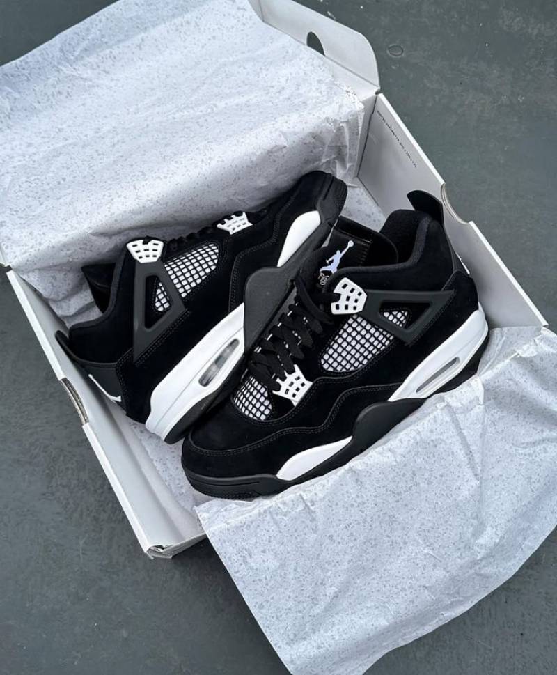 Air Jordan 4 Retro White Thunder
