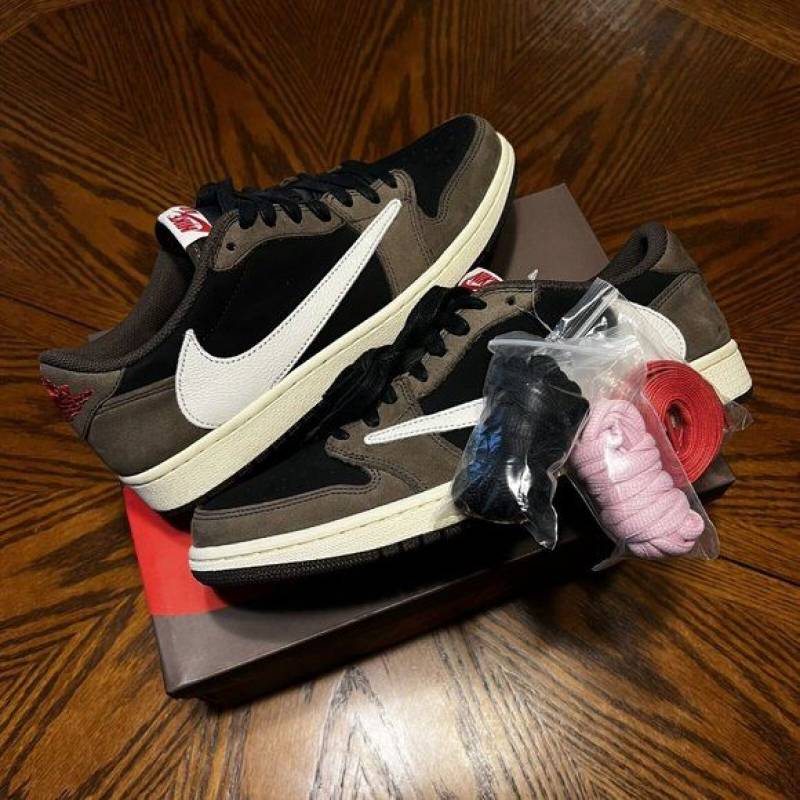 Travis Scott x Air Jordan 1 Low Mocha Secondary image