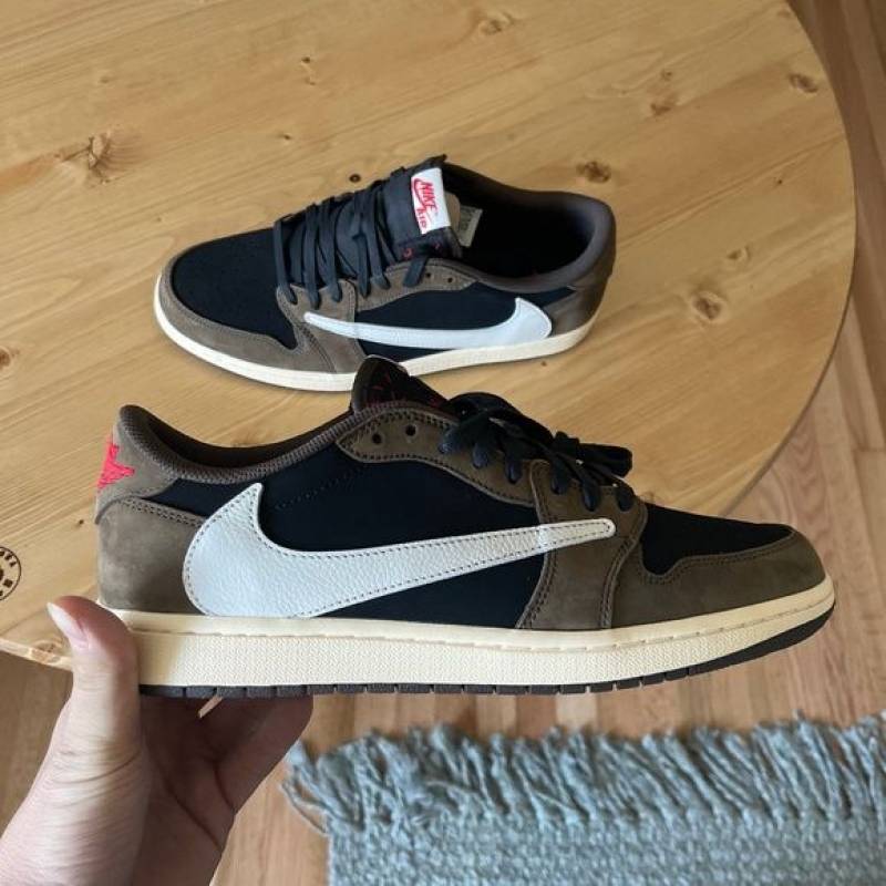 Travis Scott x Air Jordan 1 Low Mocha