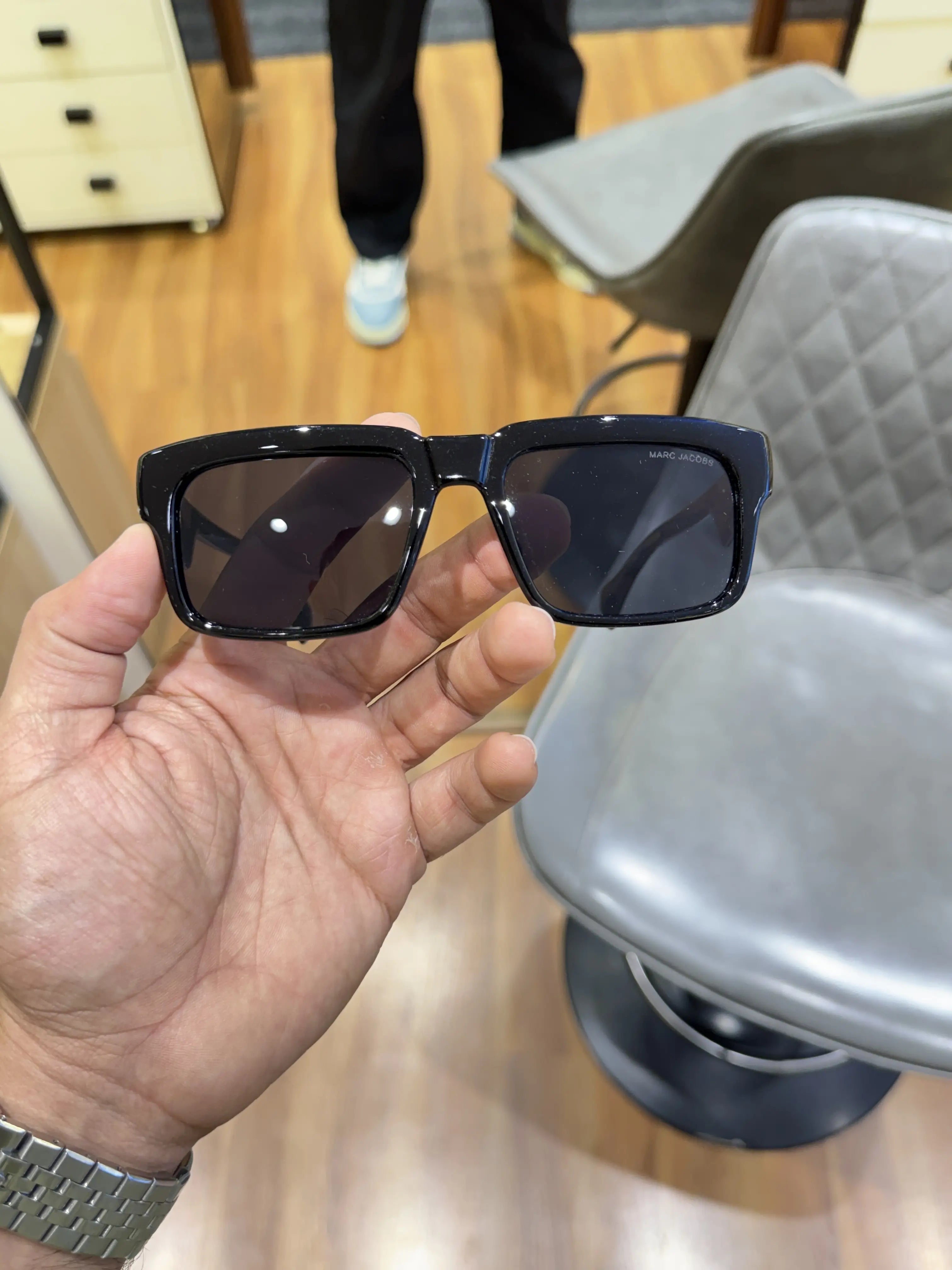 Marc_jacobs_18109_black_gold