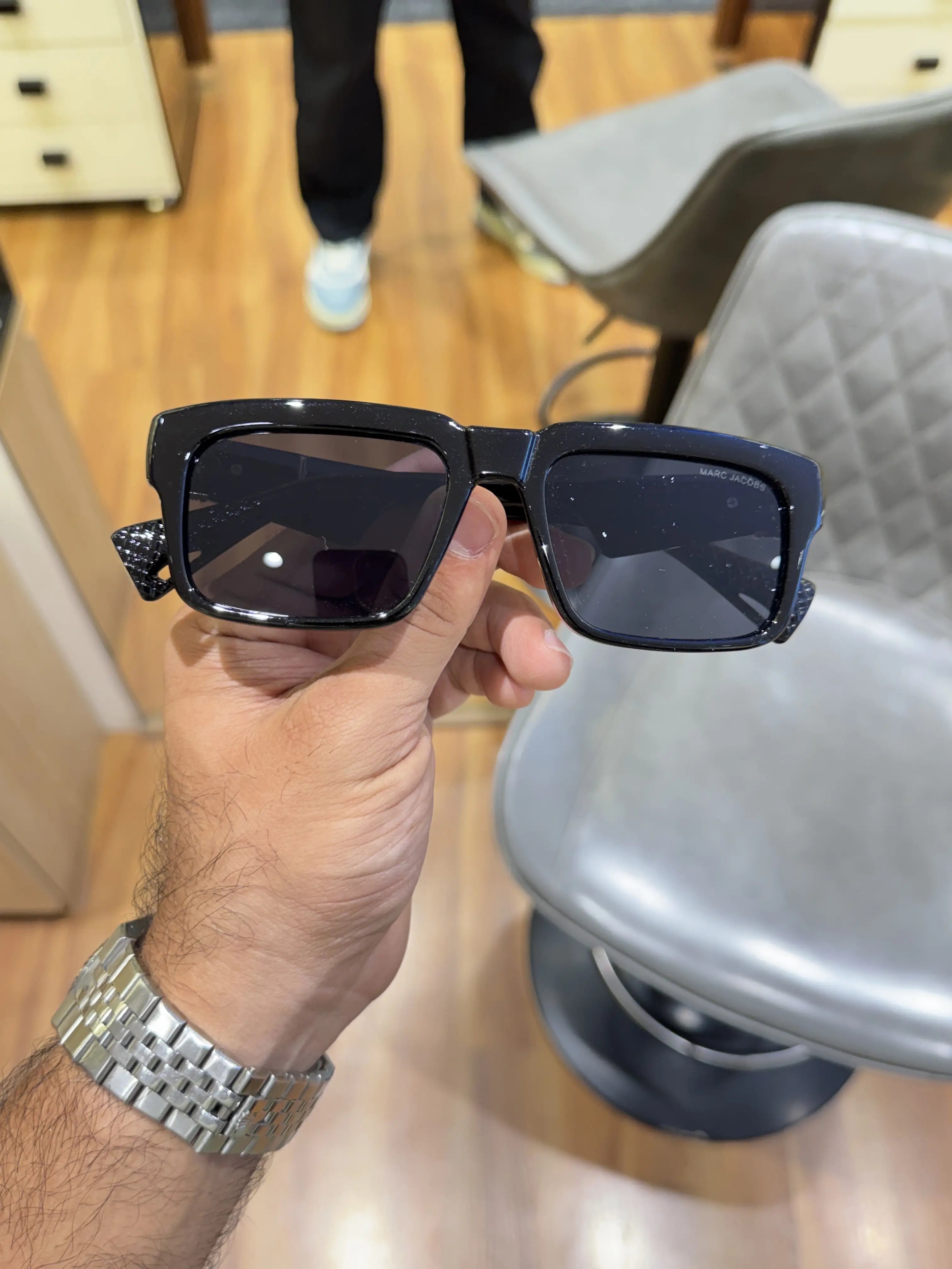 Marc_jacobs_18109_black_gold