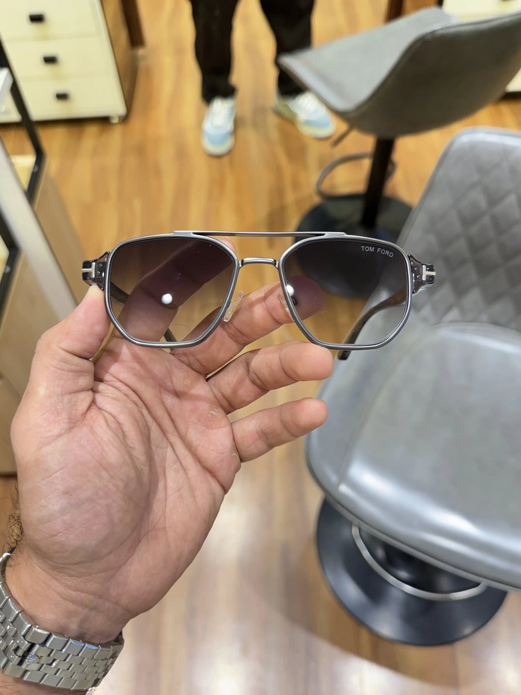 Tomford_9815_grey_shaded