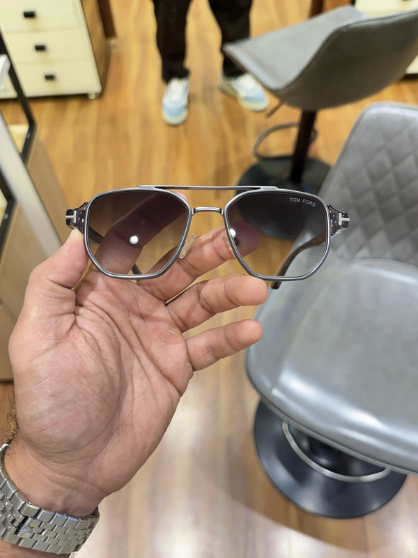 Tomford_9815_grey_shaded