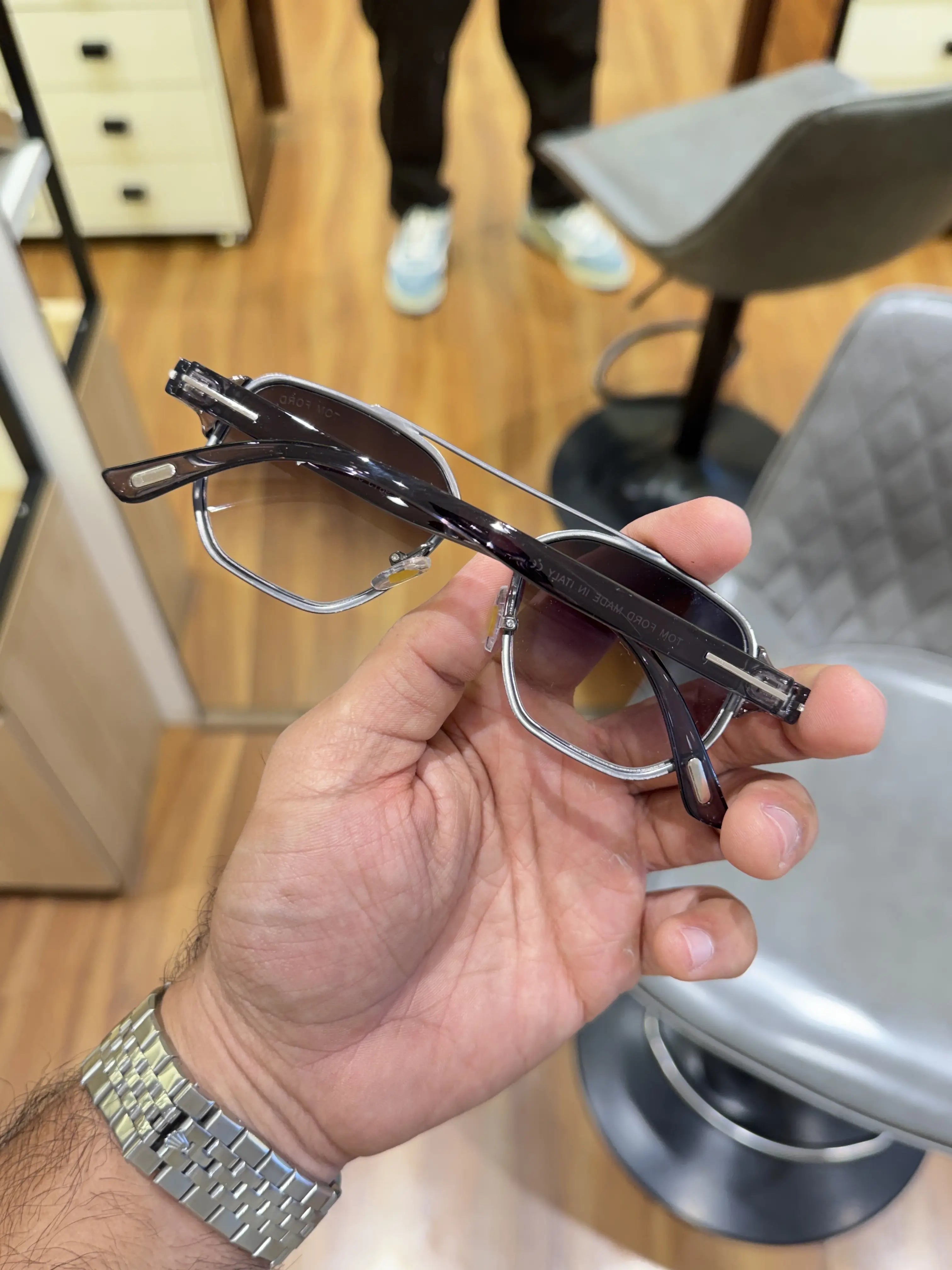 Tomford_9815_grey_shaded