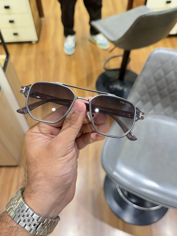 Tomford_9815_grey_shaded