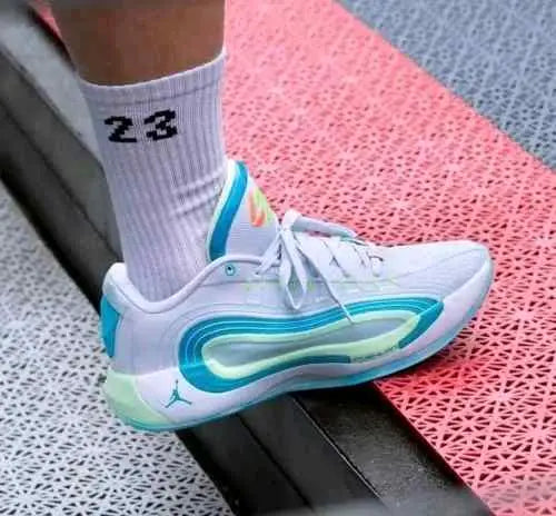 air jordan luka 4 laser blue Secondary image