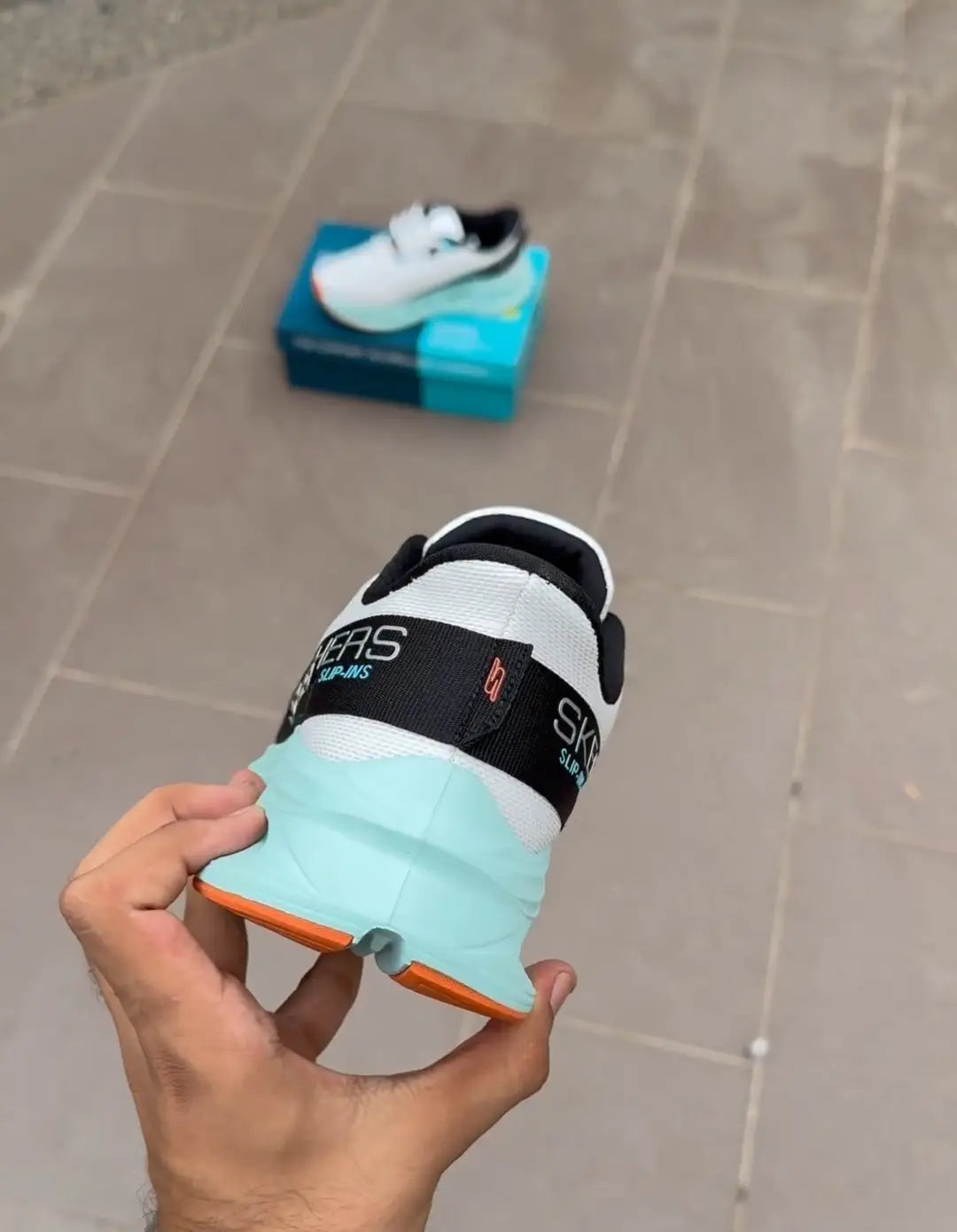 Skecherss  MAX Cushioning Glide-Step - A Slip-ins in White/Multi,