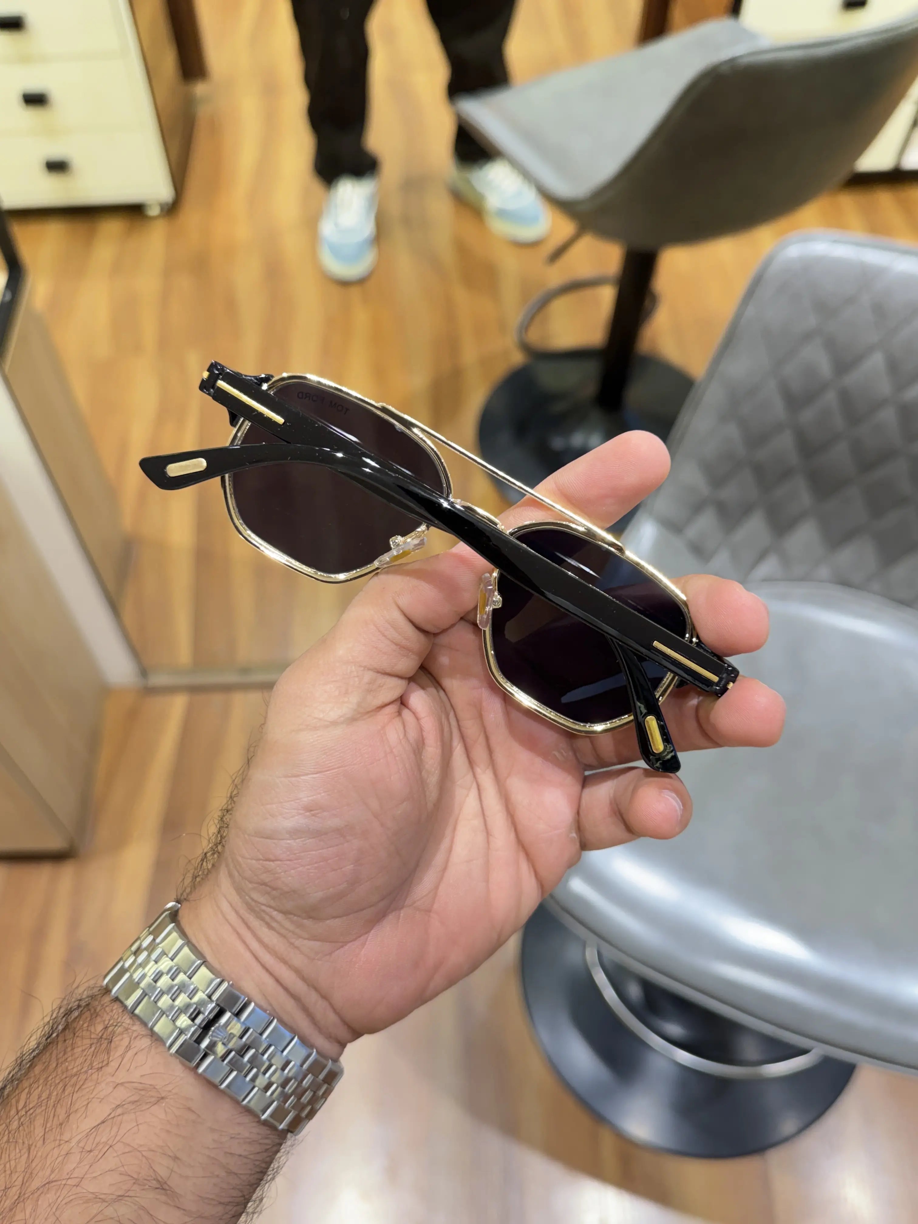 Tomford_9815_gold_black