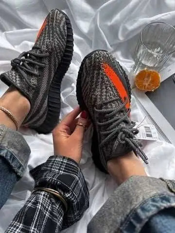 Yeezy 350 V2 Carbon Beluga Reflective Semi UA With All Accessories