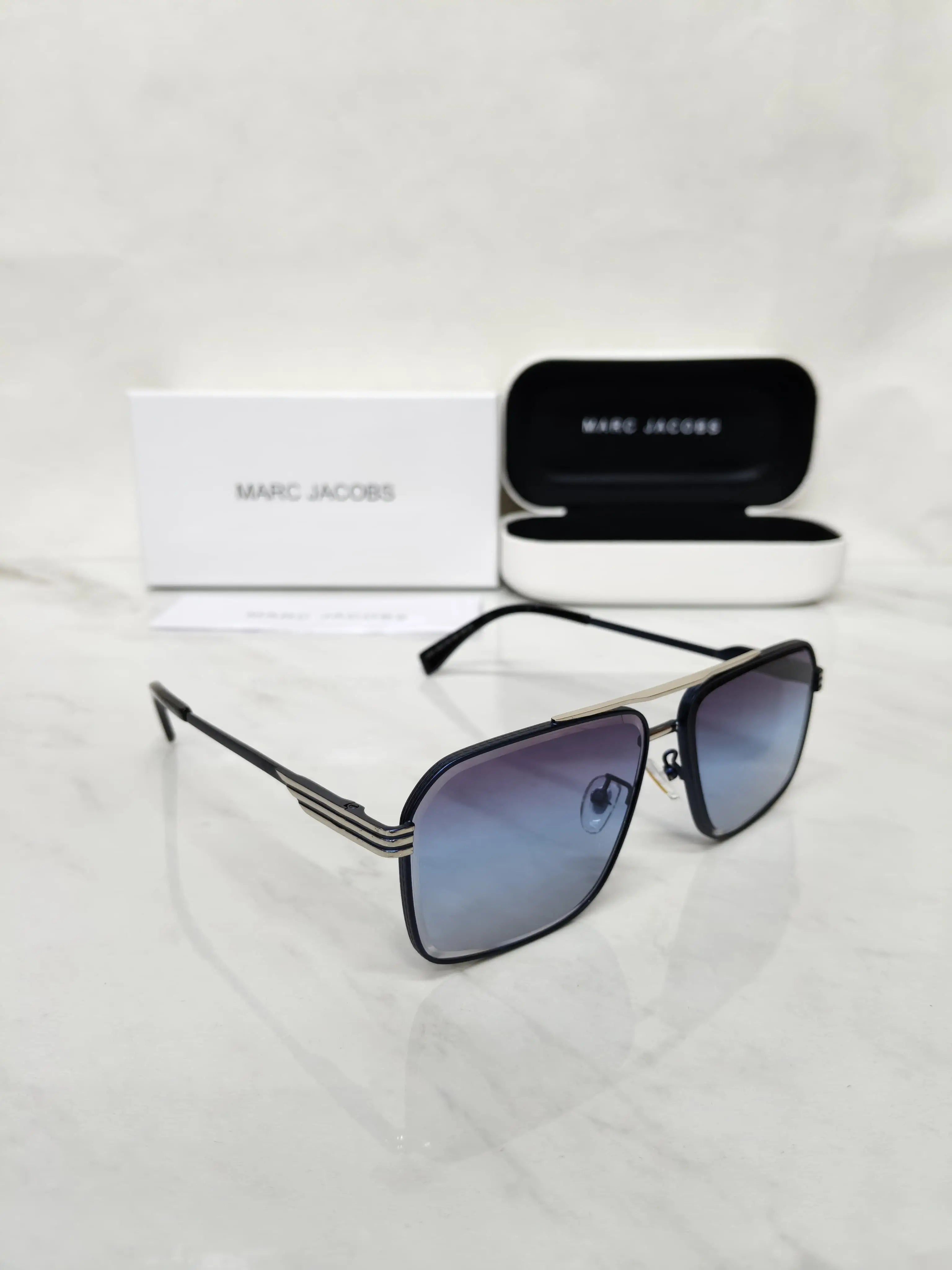 MARC JACOBS 2751  BLUE METAL QUALITY Secondary image