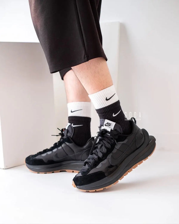 Nike_Sacai Vaporwaffle Black Gum Shoes
