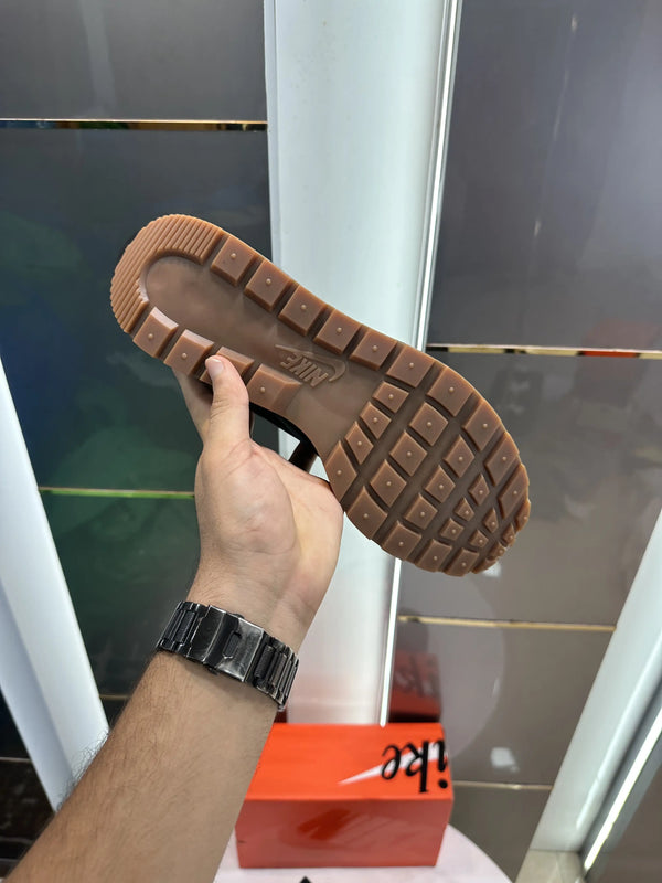 Nike_Sacai Vaporwaffle Black Gum Shoes