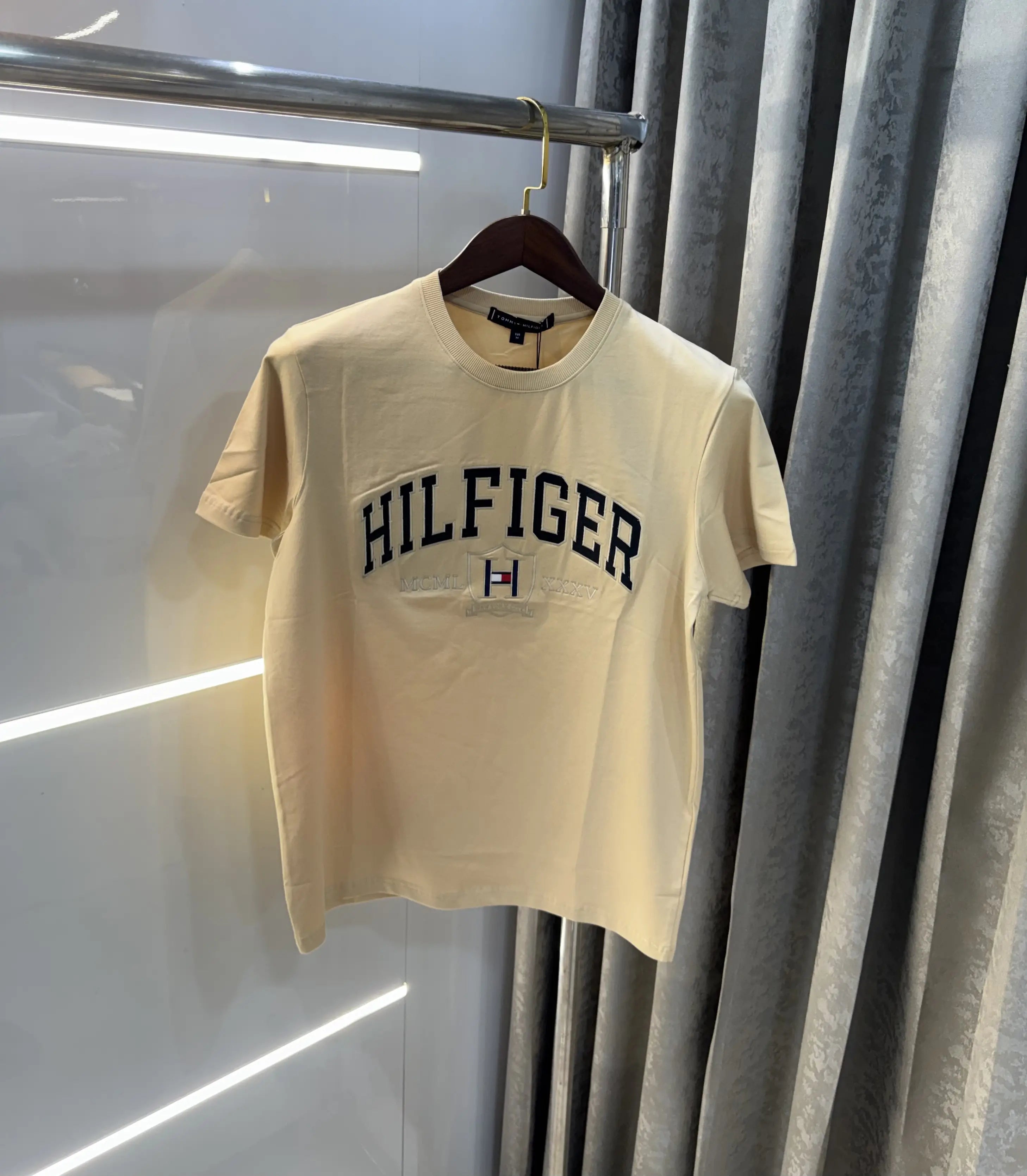 Tommy Hilfige r Beige Embroidery Logo Premium T-Shirt Main image