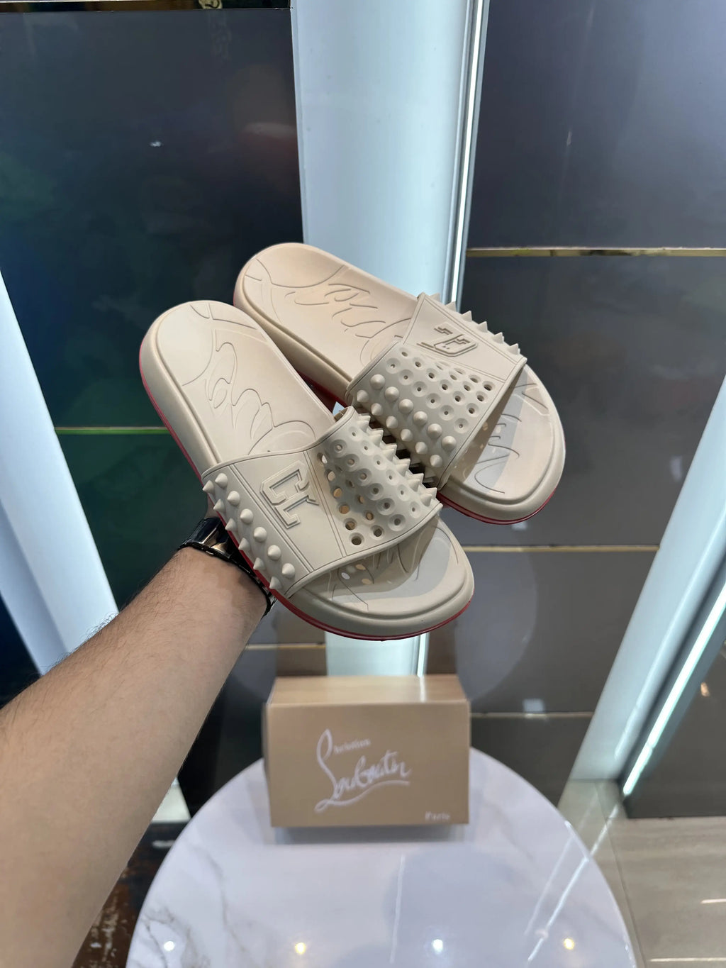 Christian_Louboutin_Take It Easy Beige Premium Slide