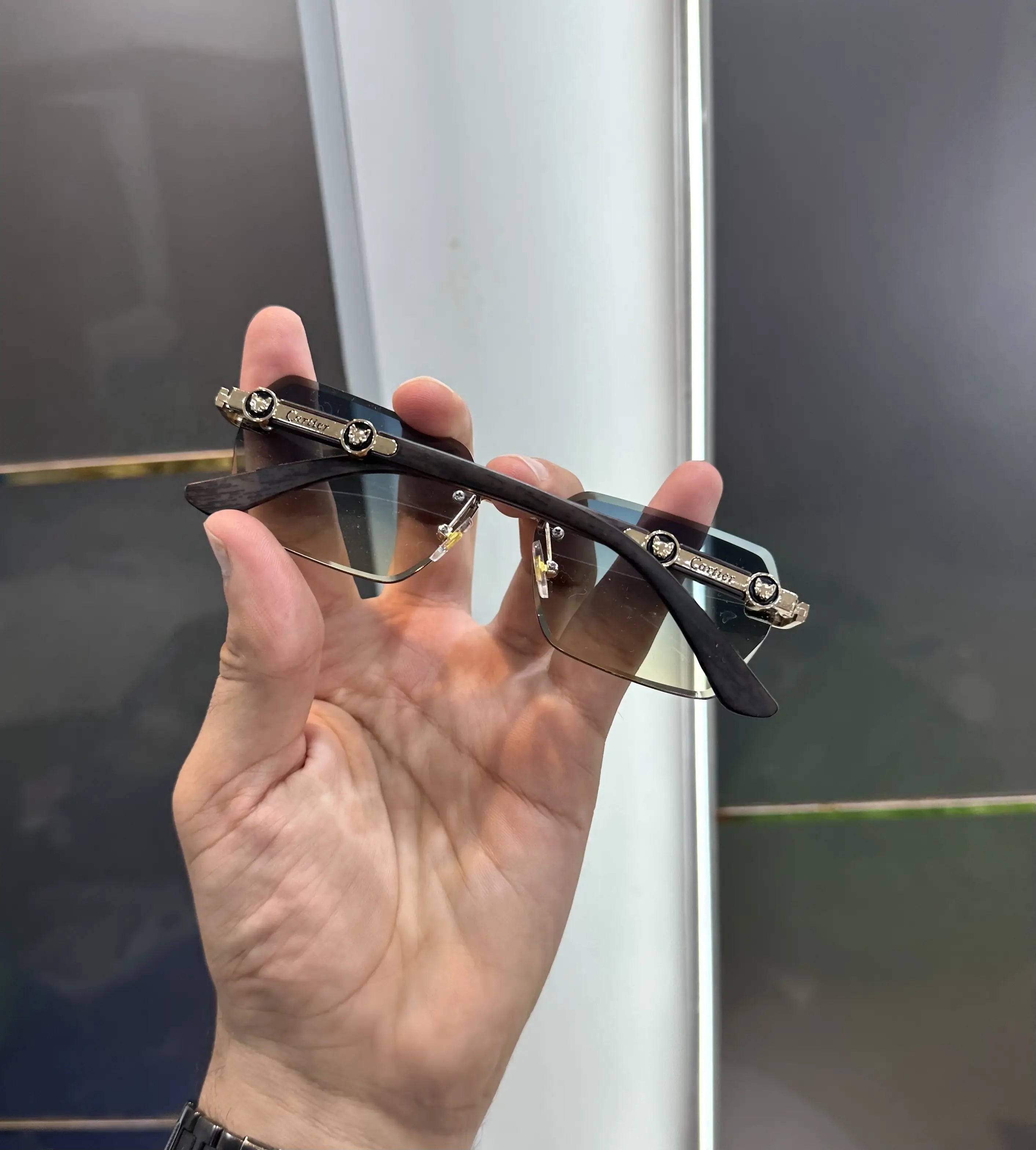 Cartie r Gold Multi Premium Shades 021 Secondary image