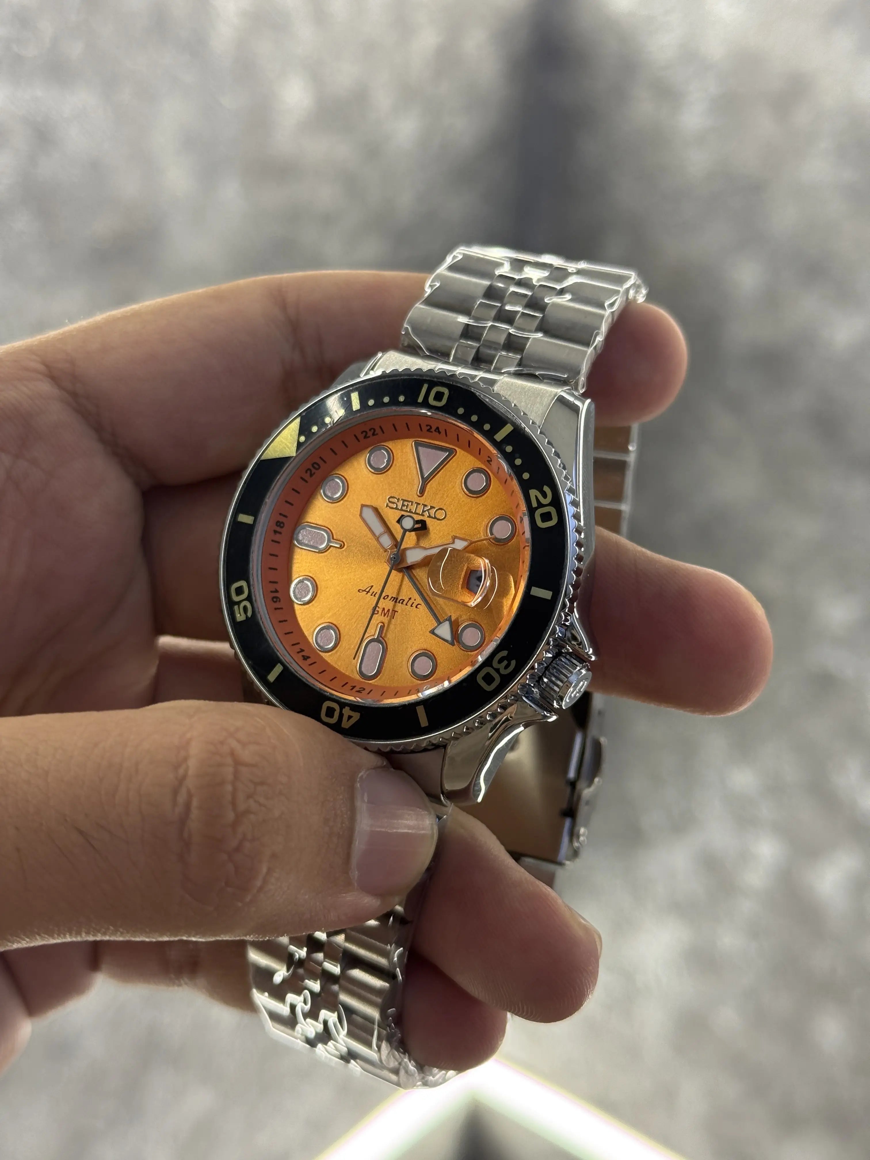 Seiko 5 GMT Orange Back Open 080 Secondary image