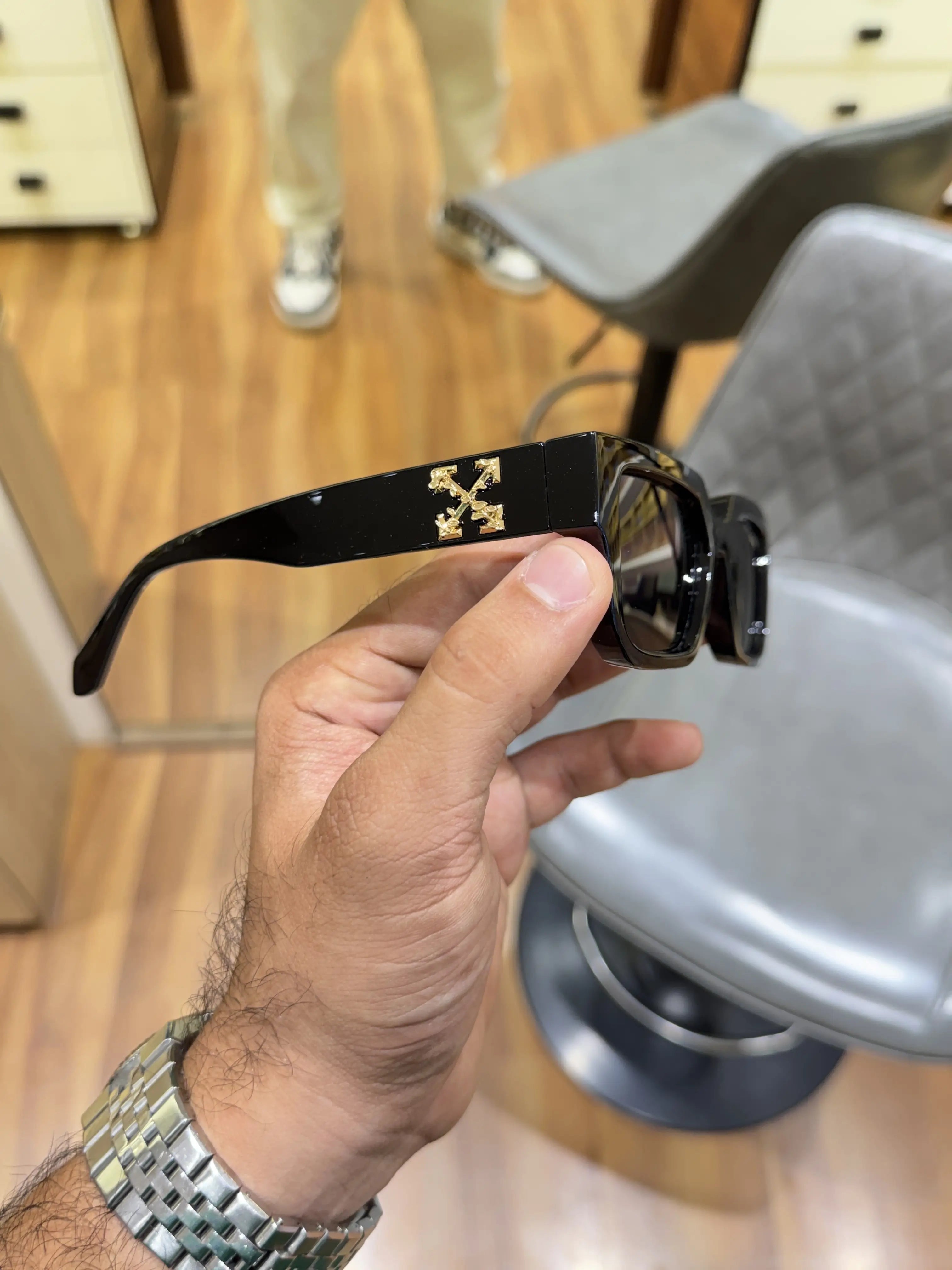 Off_white_98595_black_gold
