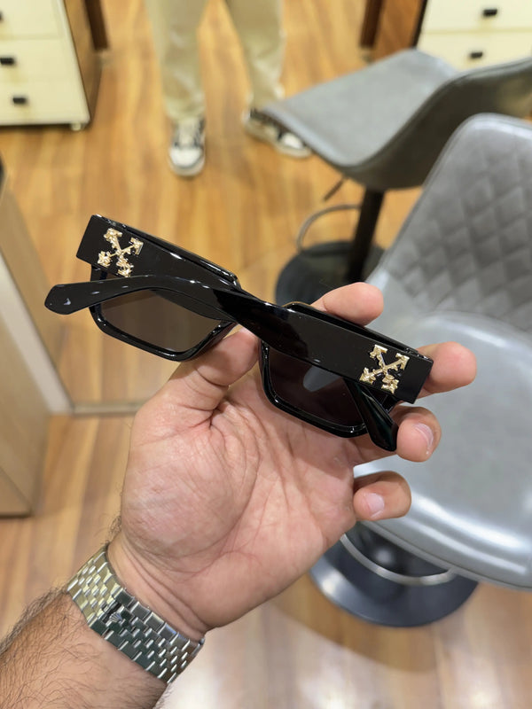 Off_white_98595_black_gold