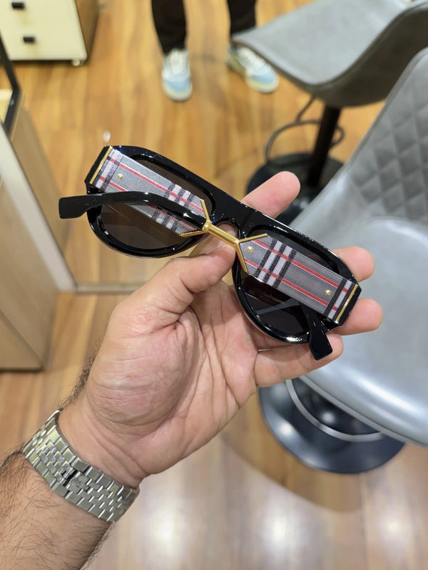 Burberry_98412_black_gold