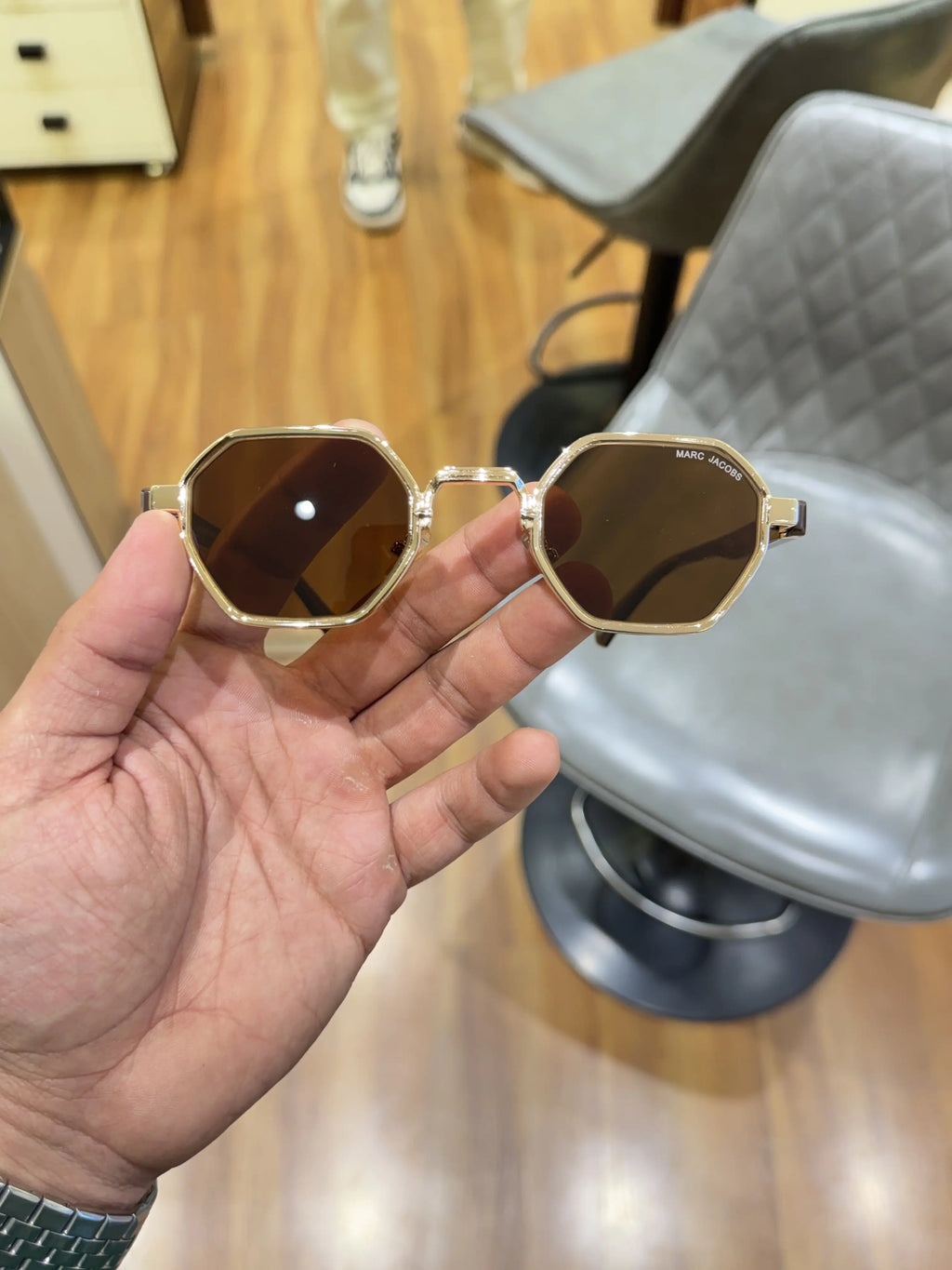 Marc_jacobs_9826_gold_brown
