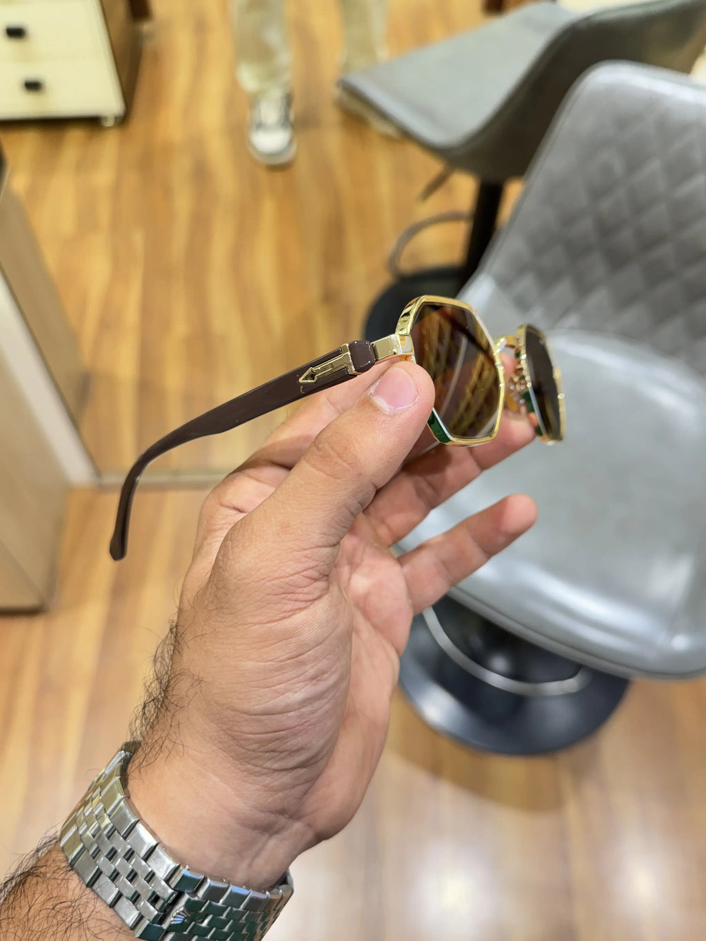Marc_jacobs_9826_gold_brown