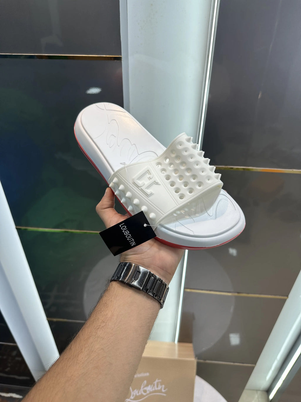 Christian_Louboutin_Take It Easy White Premium Slide