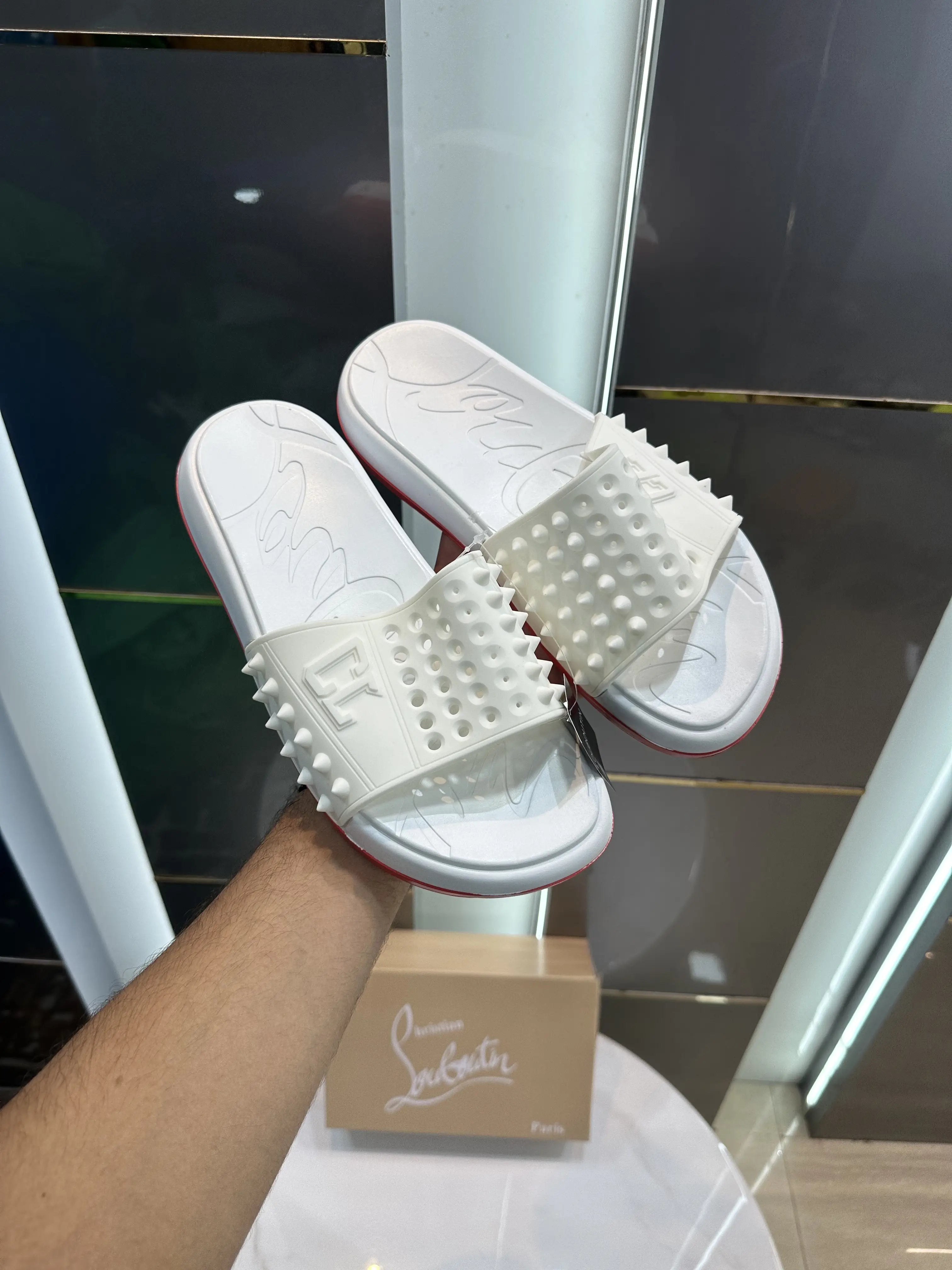 Christian_Louboutin_Take It Easy White Premium Slide Main image