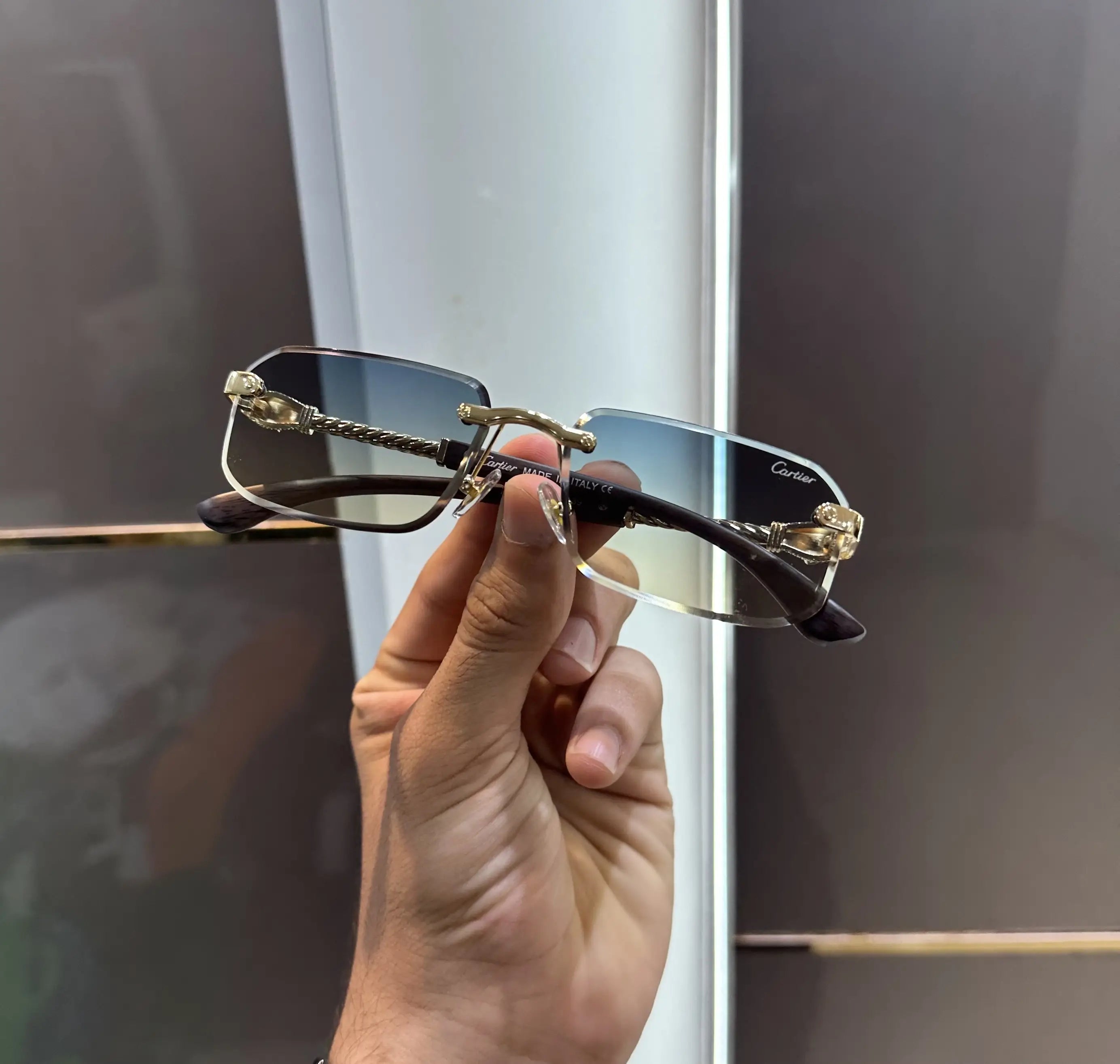 Cartie r Gold Multi Premium Shades 007 Secondary image