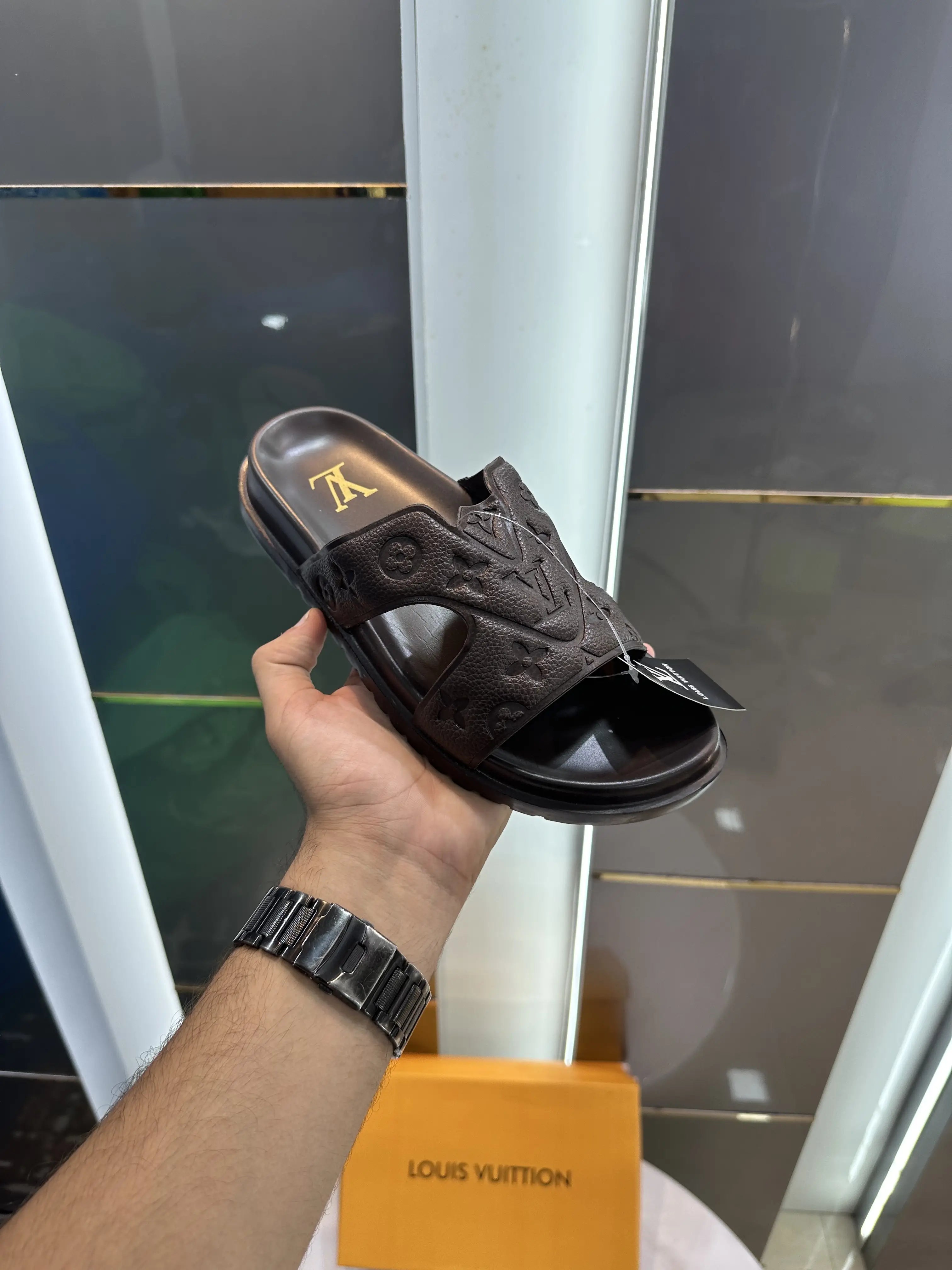 Louis_Vuitton Oasis Waterfront Mule Brown Secondary image