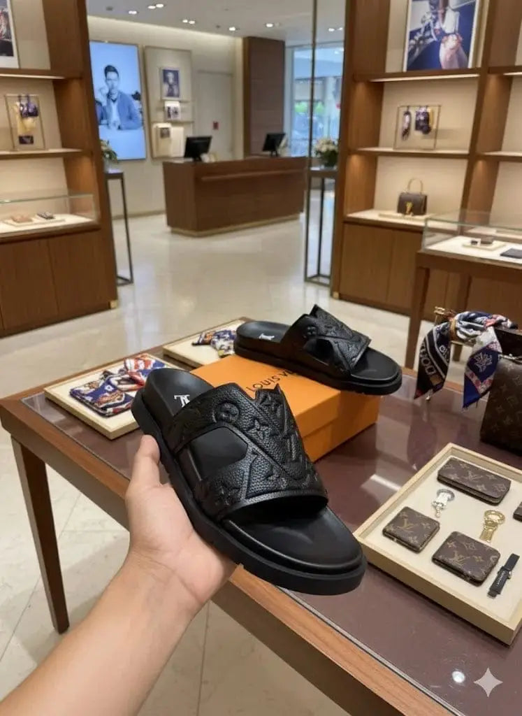 Louis_Vuitton Oasis Waterfront Mule All Black Secondary image