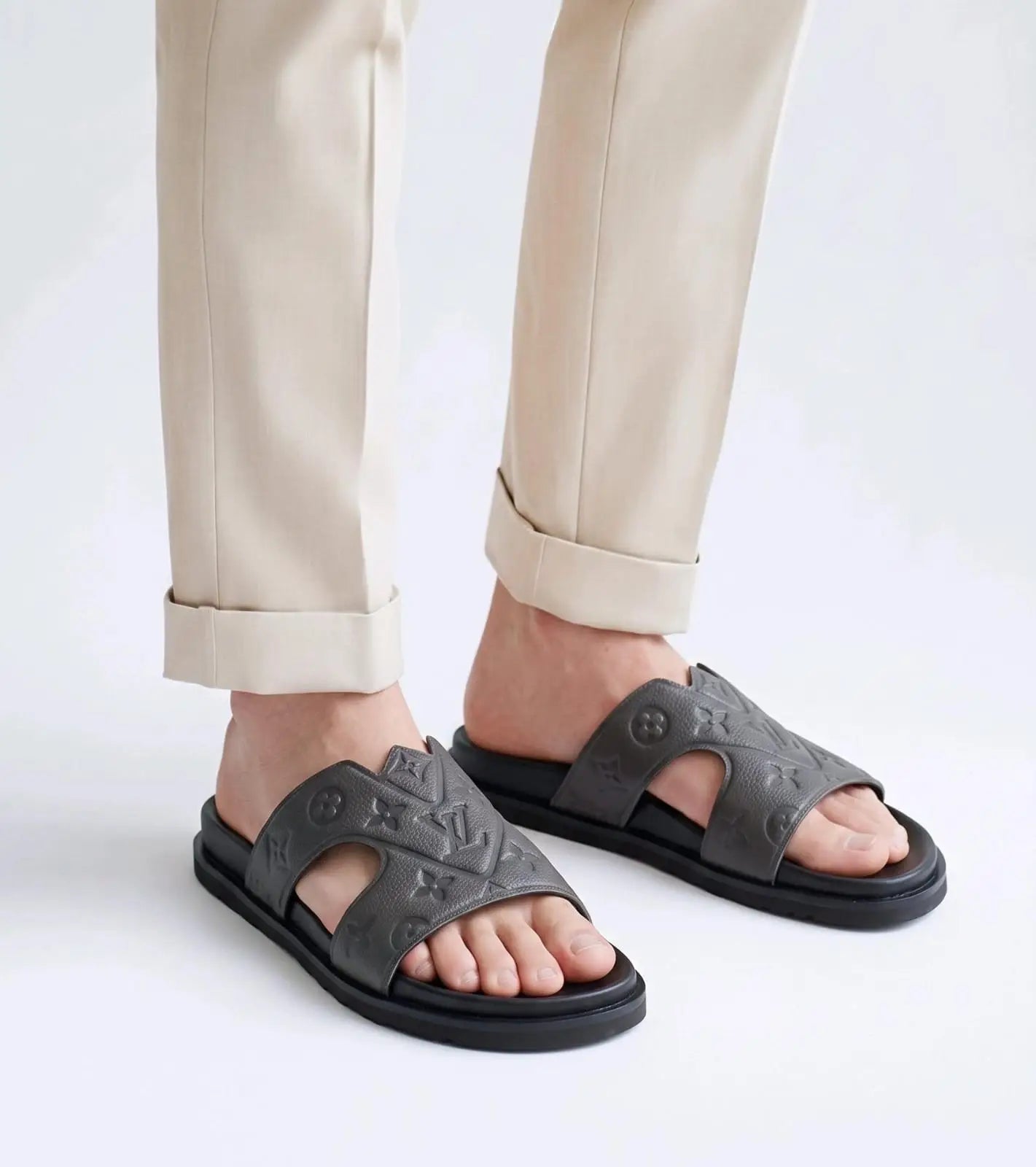 Louis_Vuitton Oasis Waterfront Mule Grey Main image