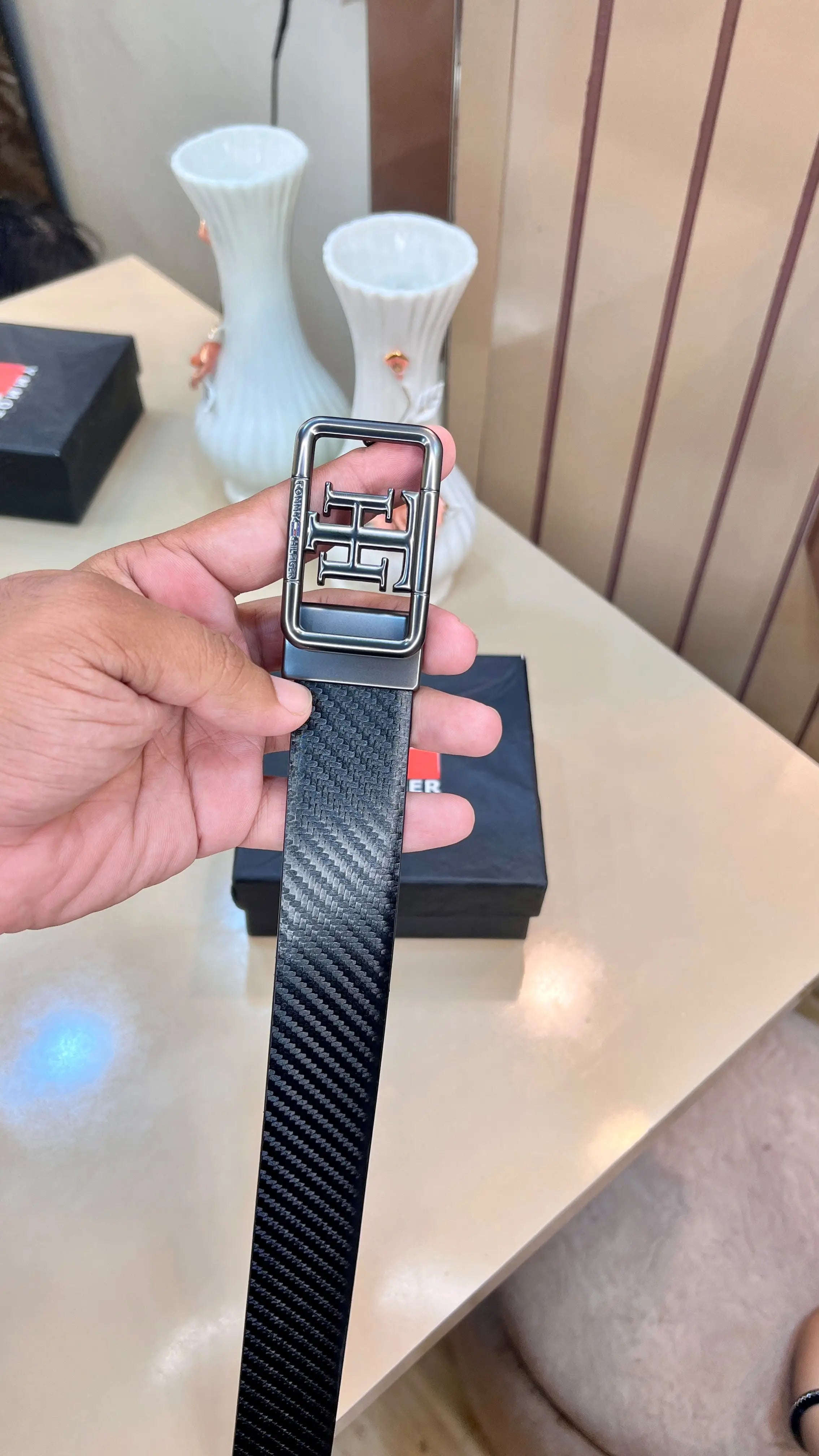 TOMMY HILFIGER PREMIUM QUALITY REVERSEABLE BELT WITH OG BOX TM-912 Secondary image