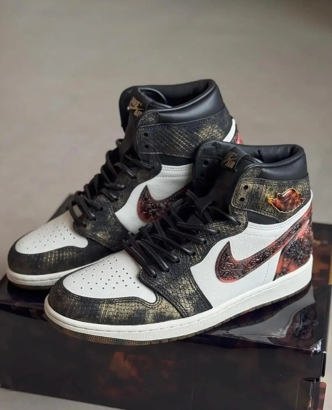 Nike_Air Jordan Retro 1 High Year Of Snake Secondary image