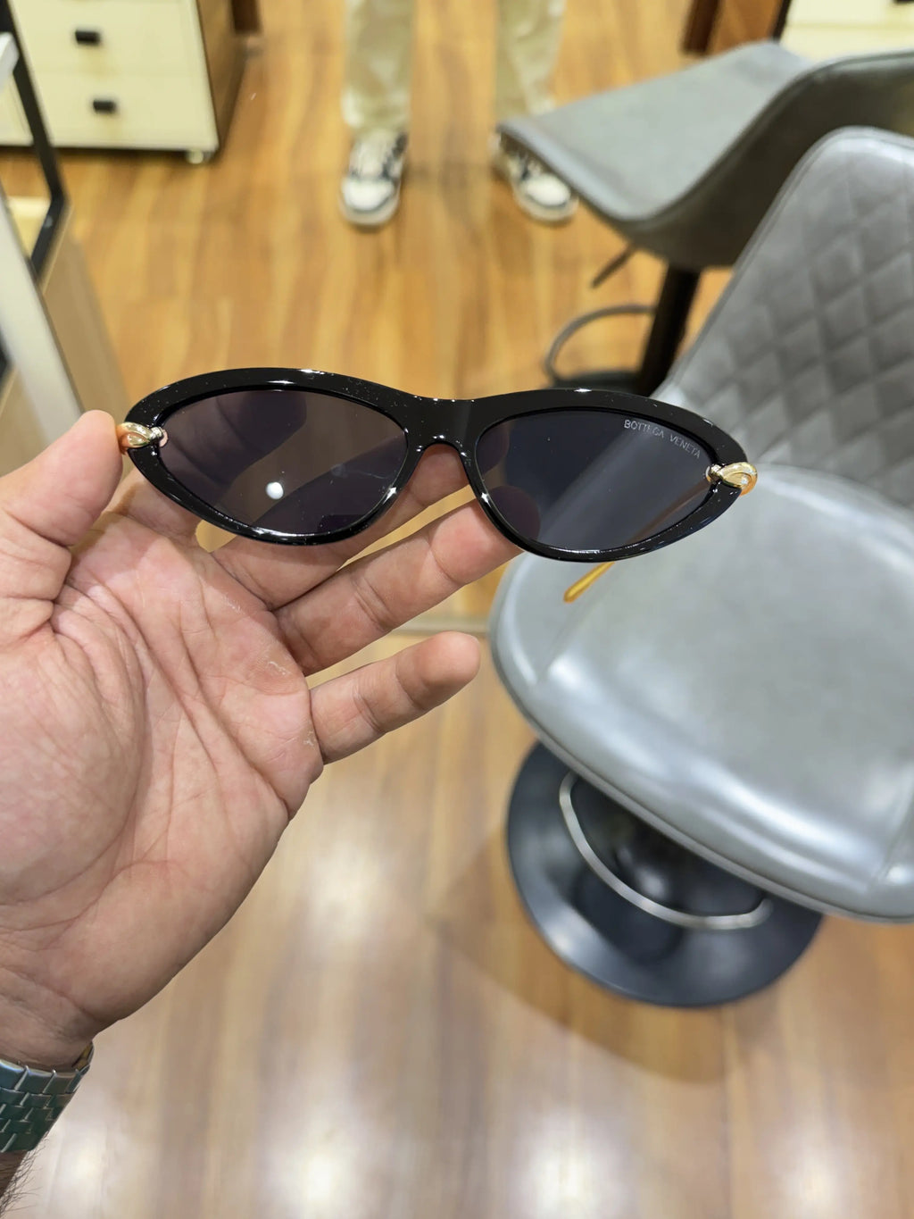 Bottega_veneta_9151_black_gold