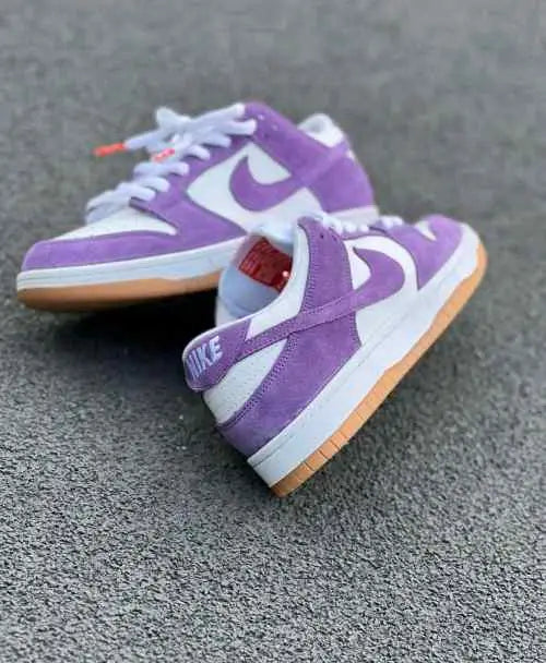 Nikee sb dunk court purple gum Secondary image
