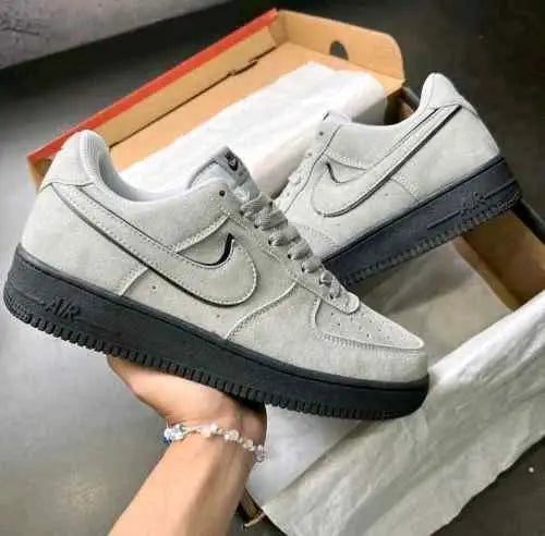 NIKkEE AIRFORCE SUEDE BLACK SMOKE GREY Main image