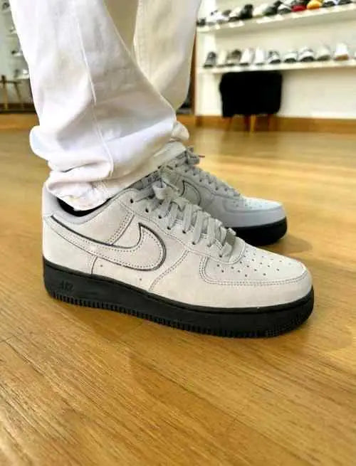 NIKkEE AIRFORCE SUEDE BLACK SMOKE GREY