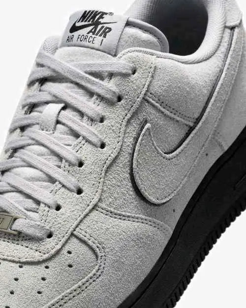 NIKkEE AIRFORCE SUEDE BLACK SMOKE GREY