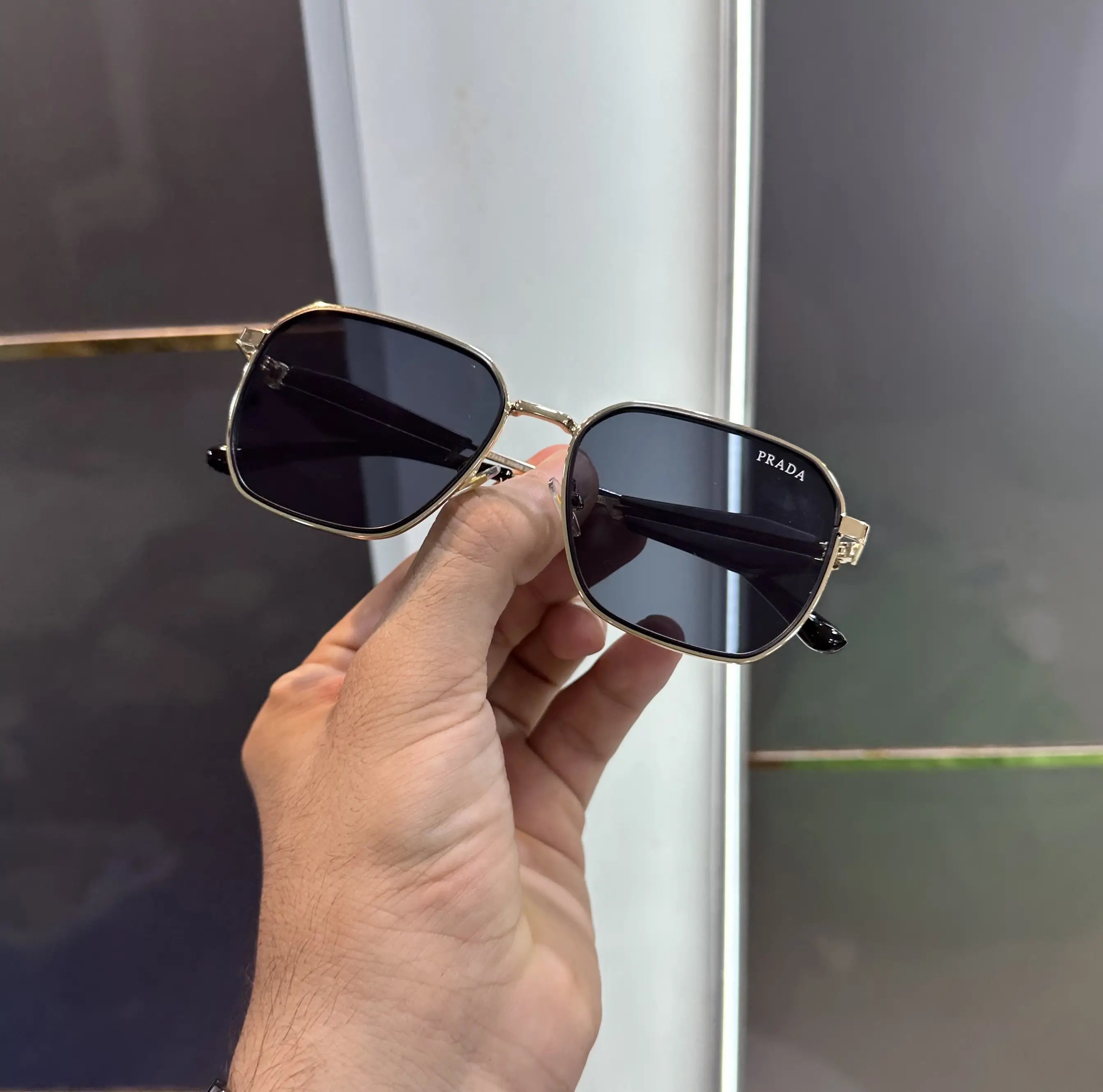 Prad a Gold Black Premium Shades 119 Secondary image