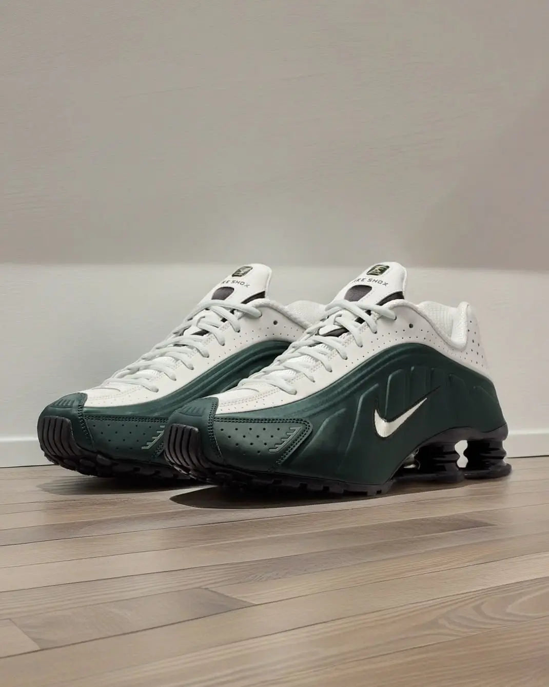 Nike_Shox R4 Black Spruce Olive Shoes