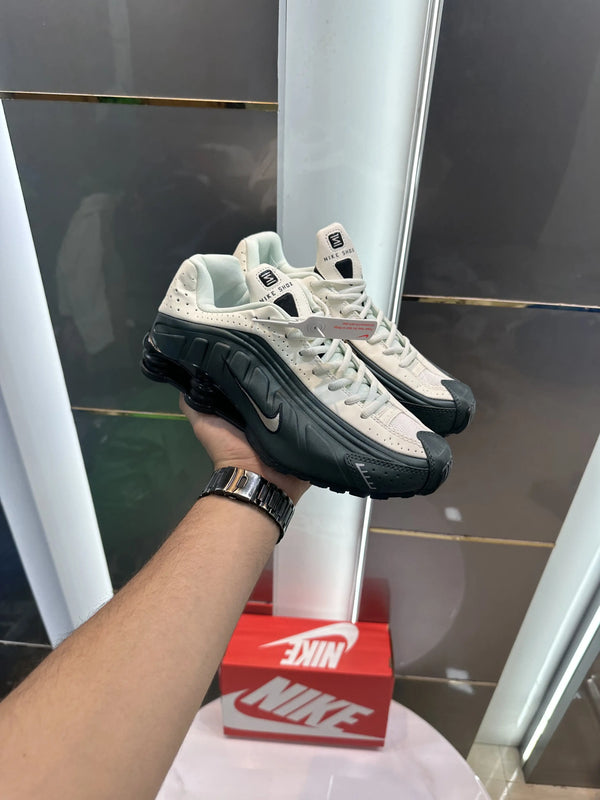 Nike_Shox R4 Black Spruce Olive Shoes