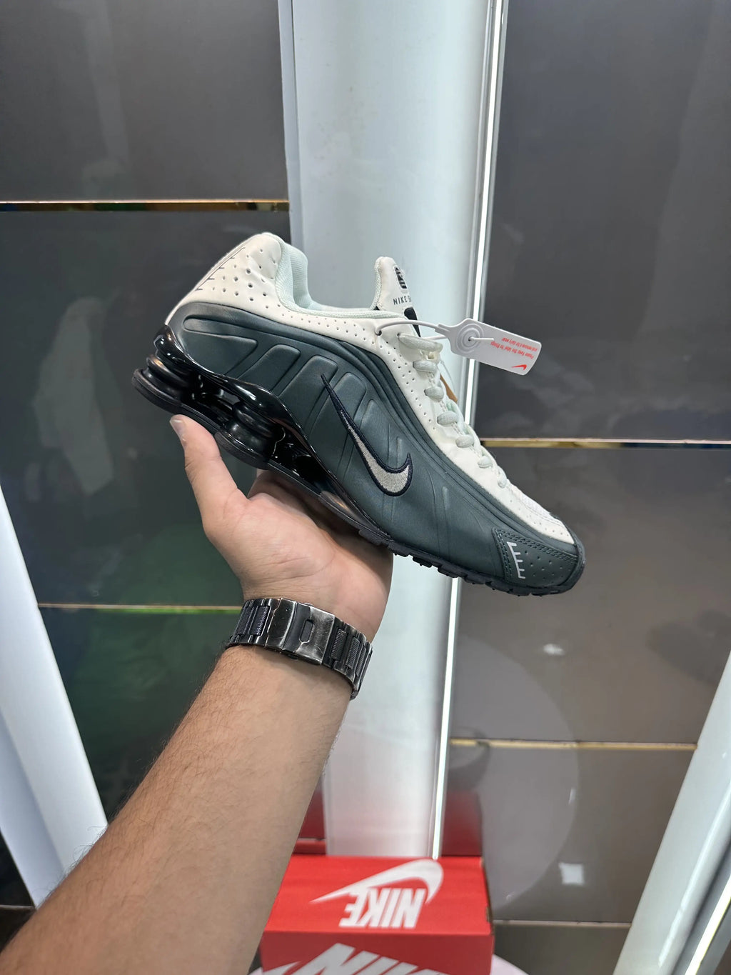 Nike_Shox R4 Black Spruce Olive Shoes