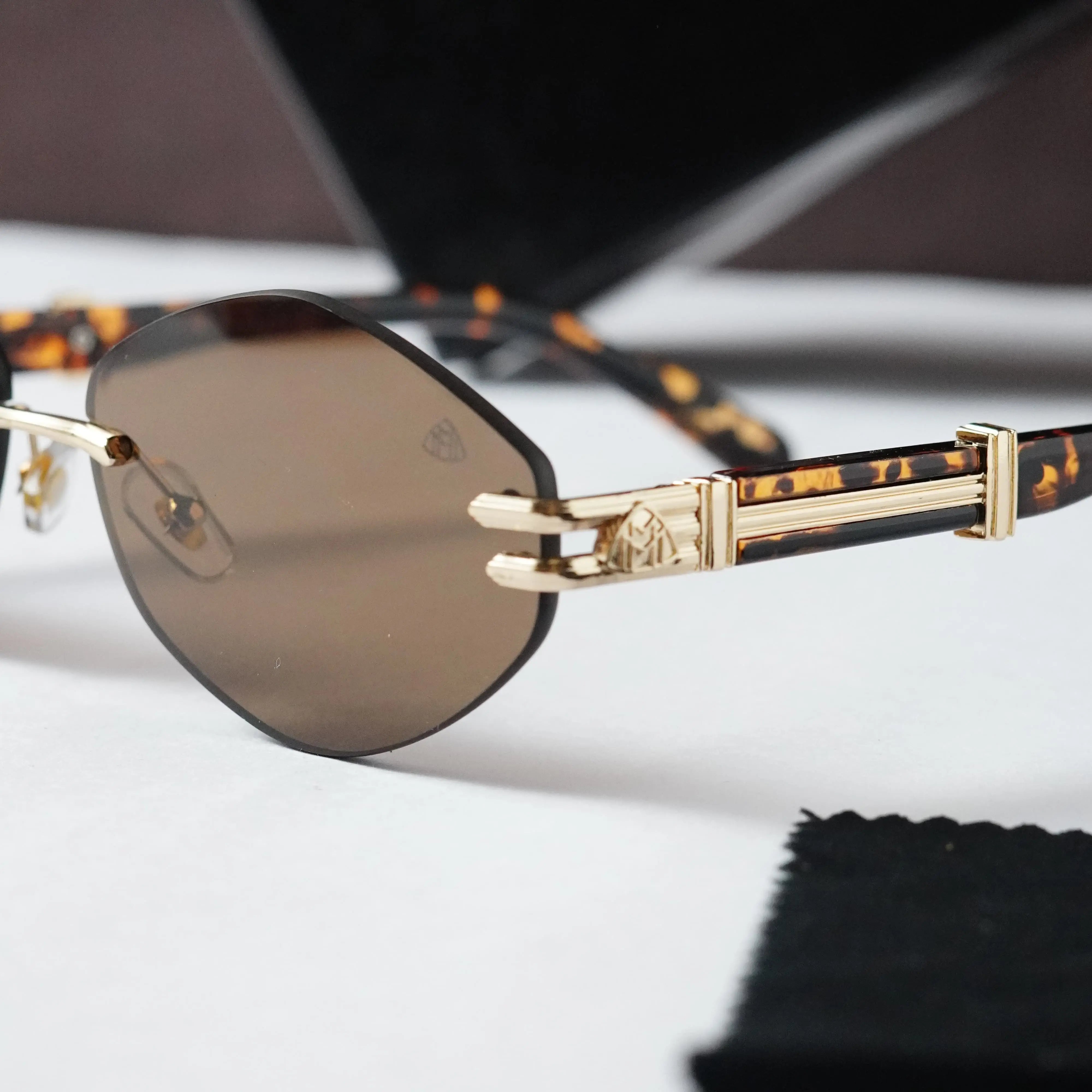 MAYBACH 2557 GOLD BROWN TIGER Secondary image